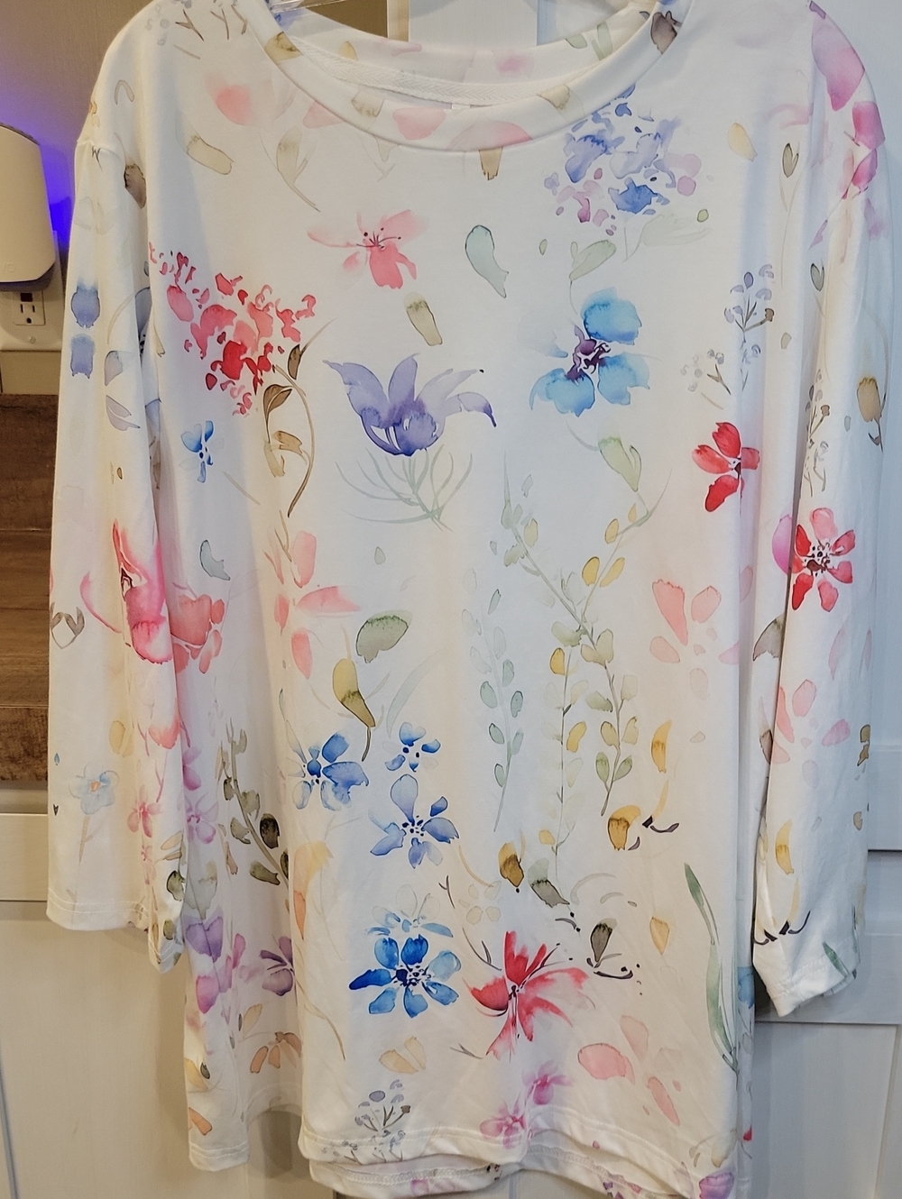 Women’s White Floral Watercolor Long-Sleeve Tee